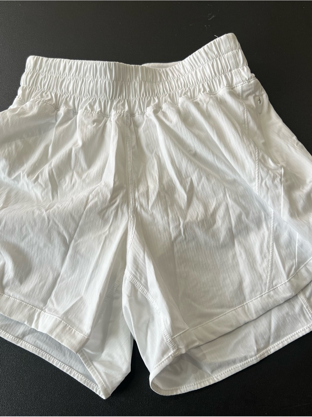 Lululemon women's Hotty Hot
High-Rise Lined Short 4"
Preowned Size 4